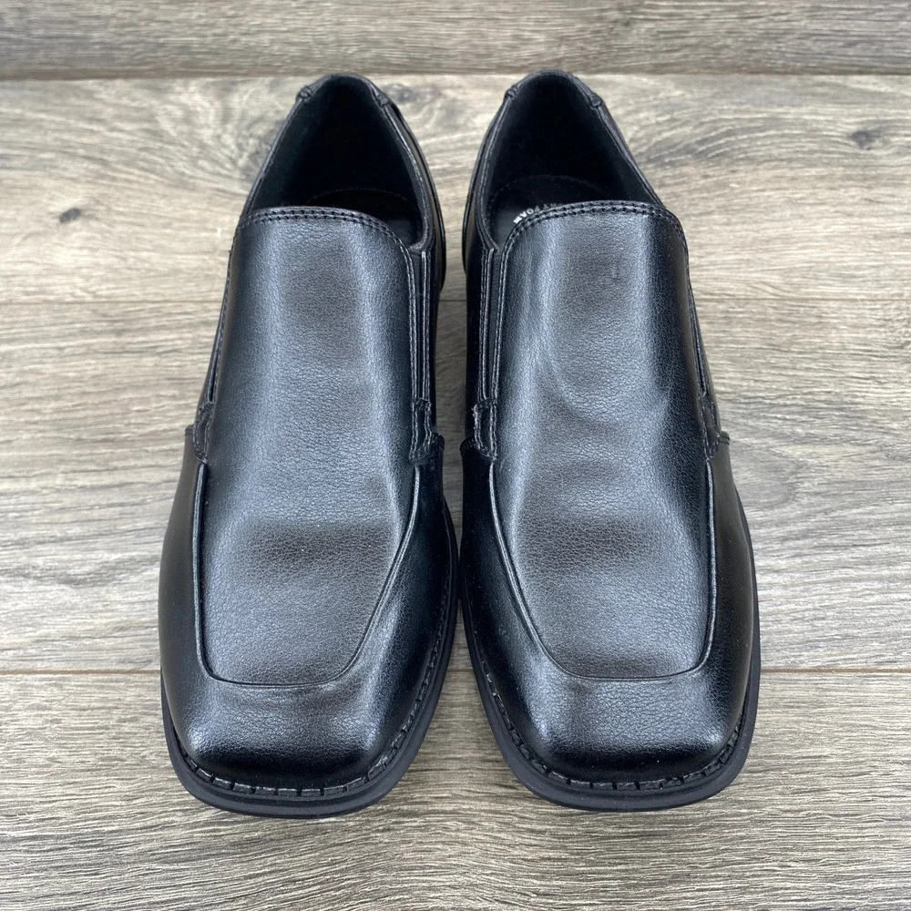 Kohls Boys Black Slip On Dress Shoes Square‎ Toe Memory Foam SNCRISTOPHER Size 4
